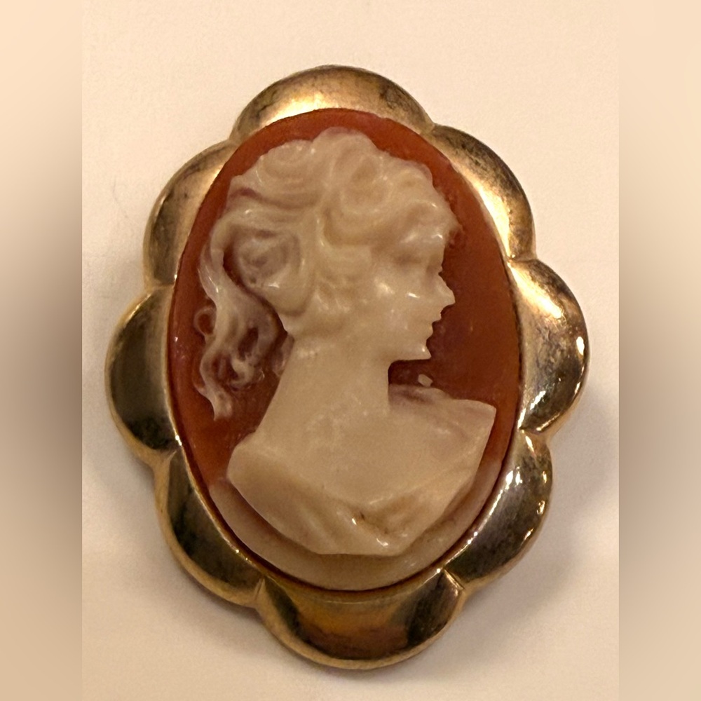 Elegant Gold and Cream Cameo Brooch